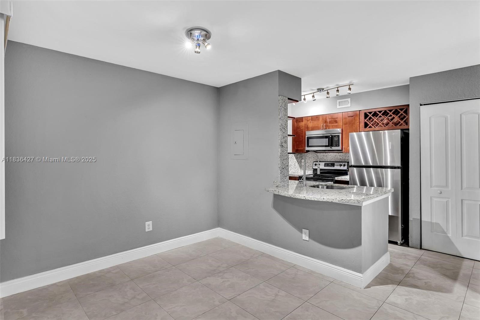 Property photo # 9