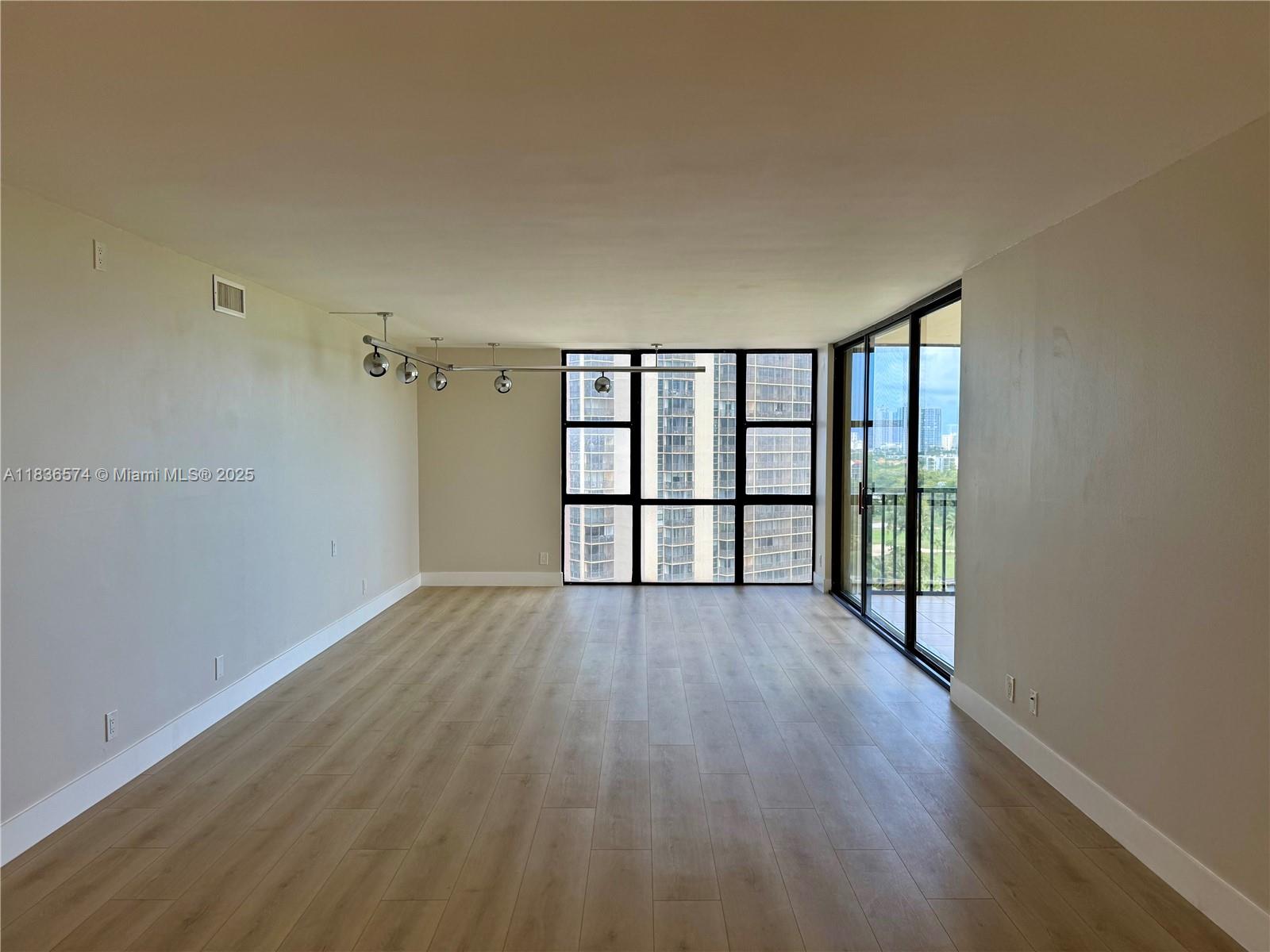 20335 W Country Club Dr #1203, Aventura, Florida image 6