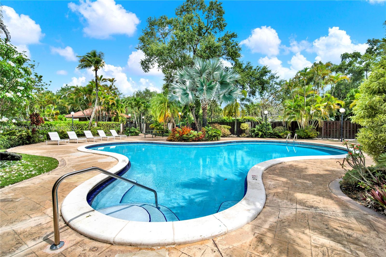 6886 N Kendall Dr #D102, Pinecrest, Florida image 1