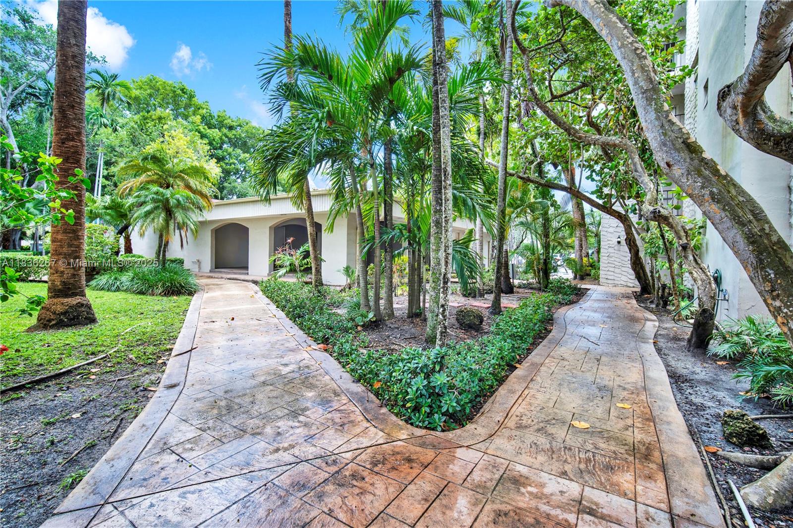 6886 N Kendall Dr #D102, Pinecrest, Florida image 10
