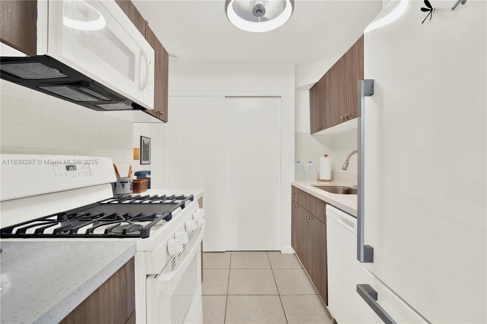 6886 N Kendall Dr #D102, Pinecrest, Florida image 27