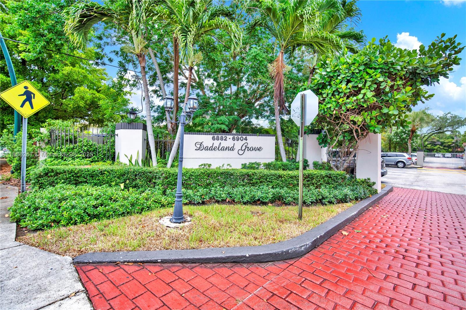 6886 N Kendall Dr #D102, Pinecrest, Florida image 4