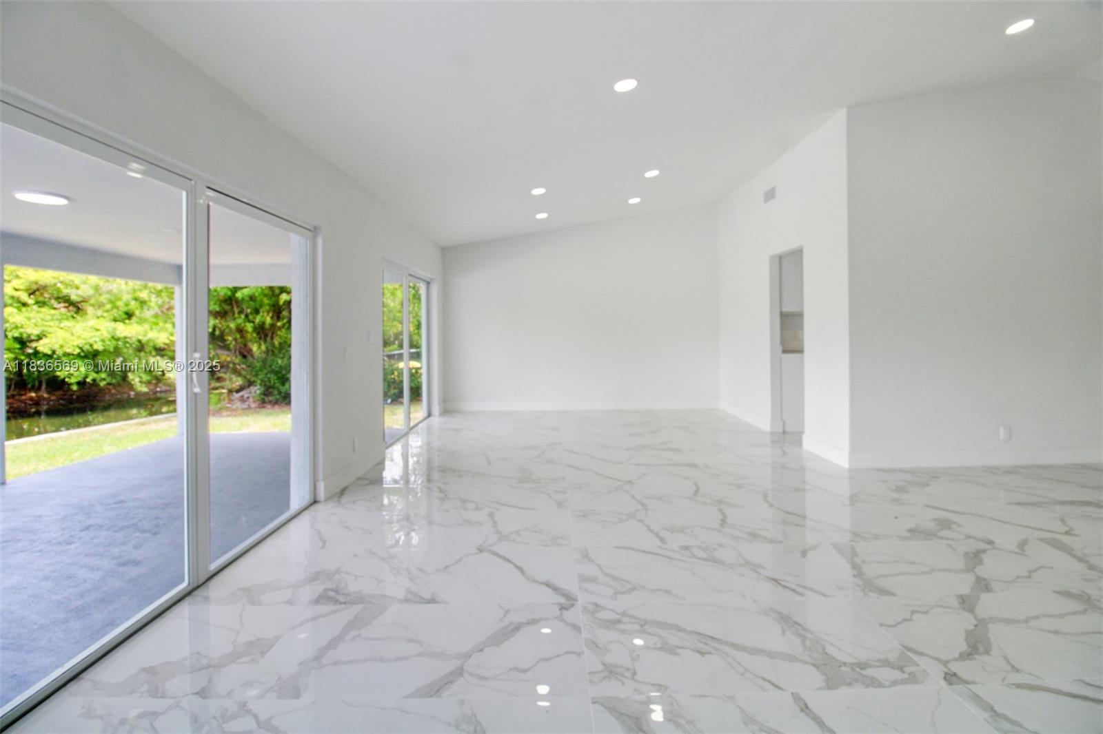 4808 Mango Dr, Tamarac, Florida image 11