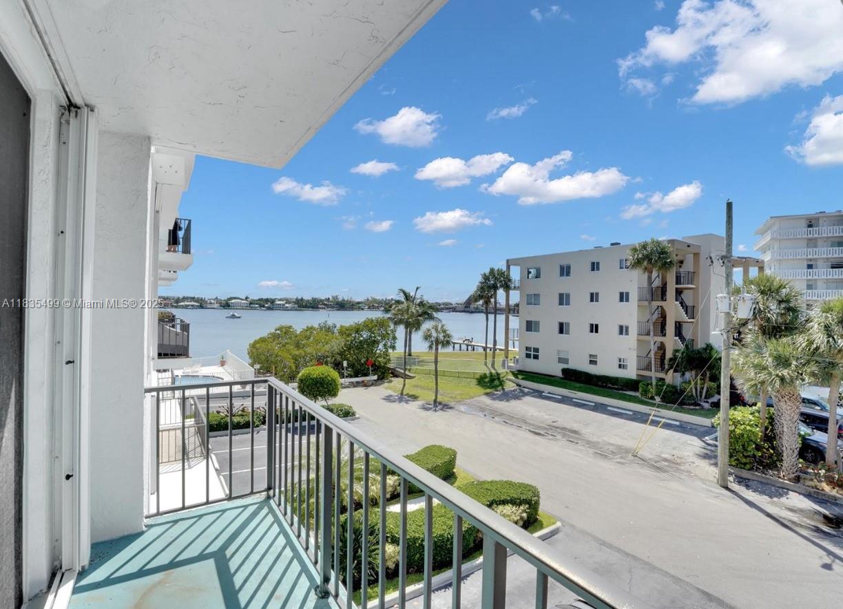 301 Croton Ave #203, Lantana, Florida image 5