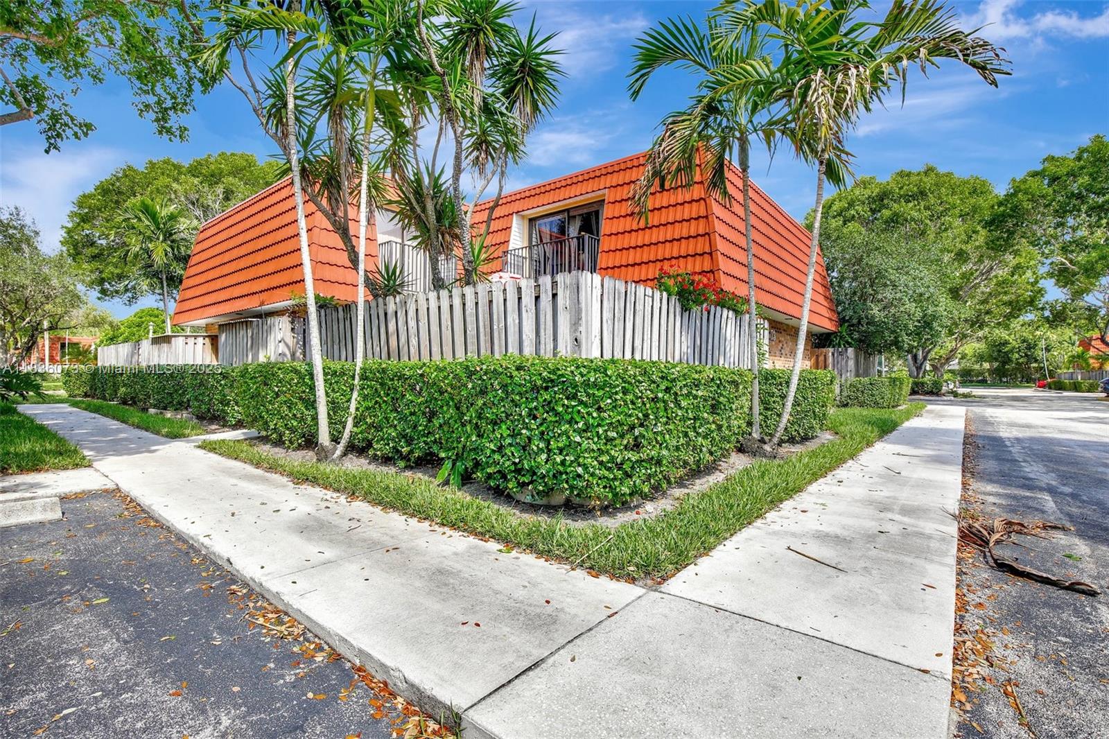 701 NW 98th Cir, Plantation, Florida image 3