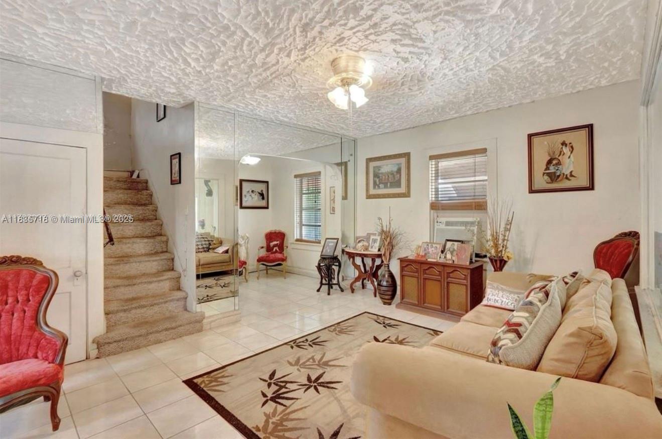 1062 NW 41st St, Miami, Florida image 3
