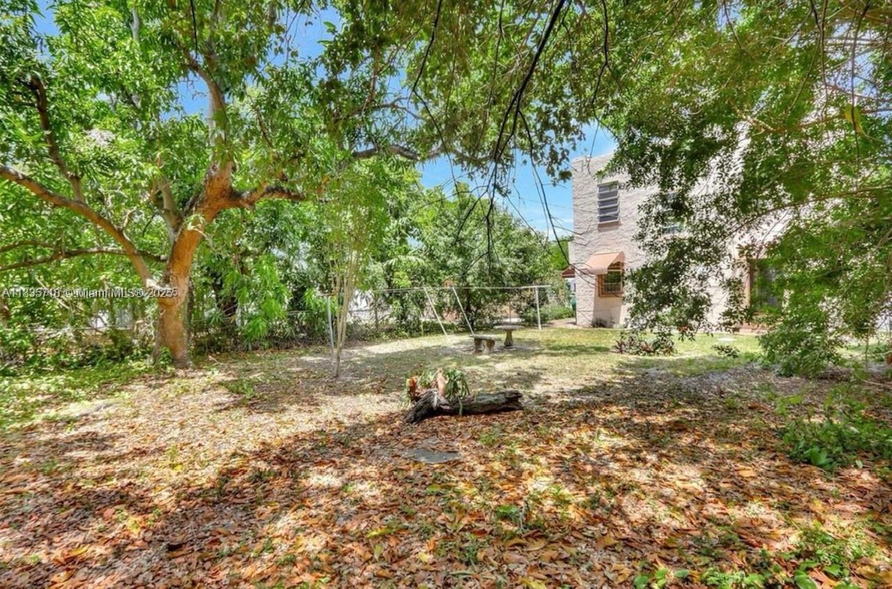1062 NW 41st St, Miami, Florida image 8