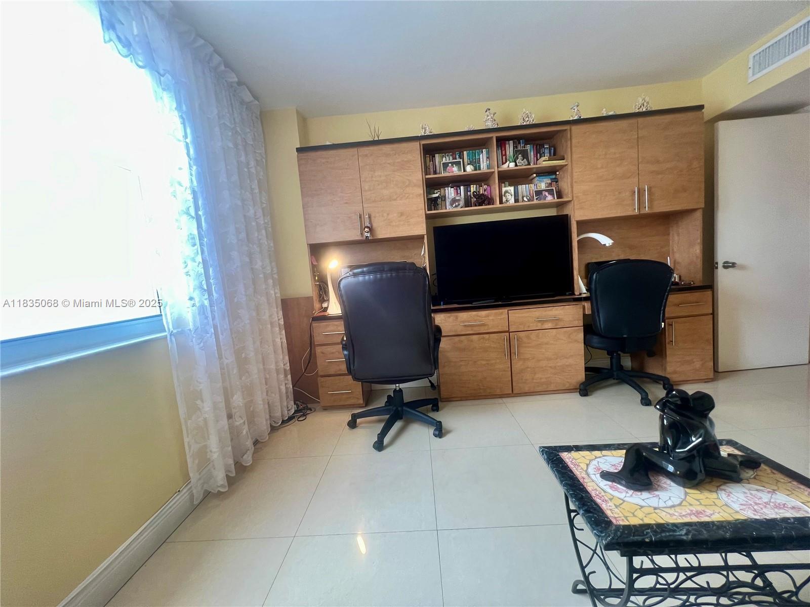 430 Golden Isles Dr #504, Hallandale Beach, Florida image 14