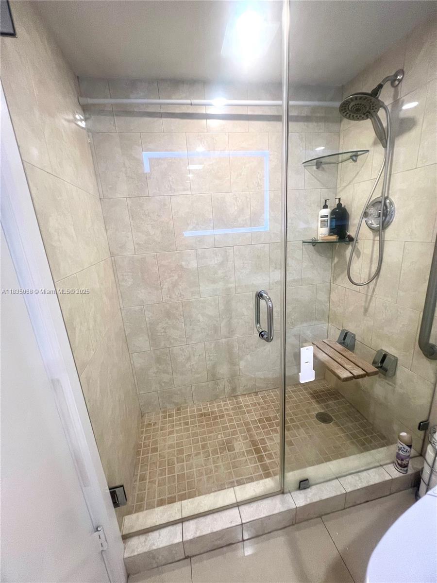 430 Golden Isles Dr #504, Hallandale Beach, Florida image 27