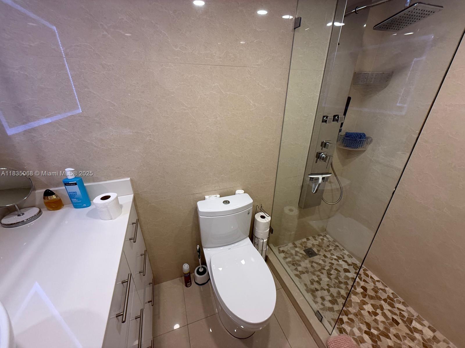 430 Golden Isles Dr #504, Hallandale Beach, Florida image 5