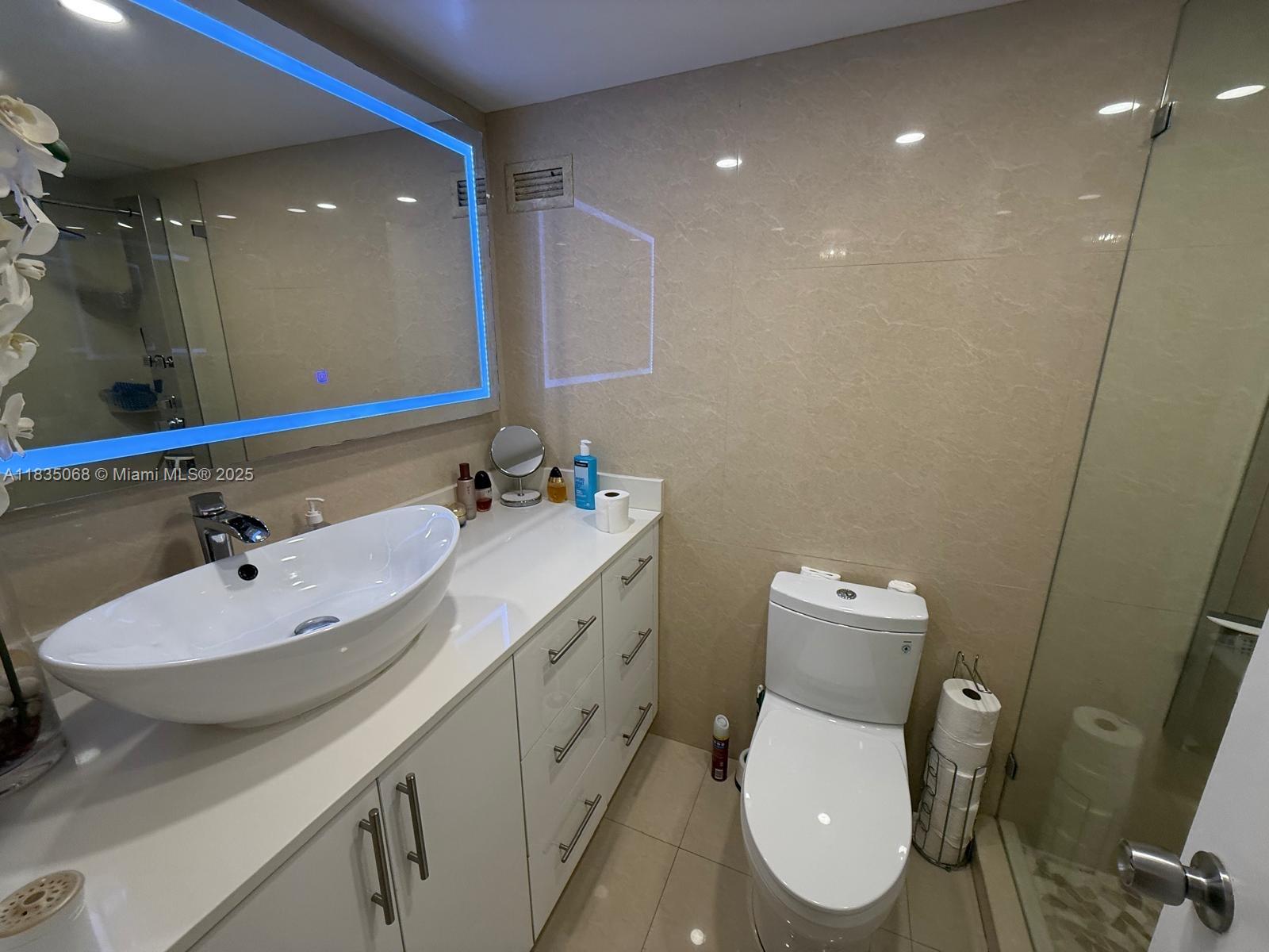 430 Golden Isles Dr #504, Hallandale Beach, Florida image 7