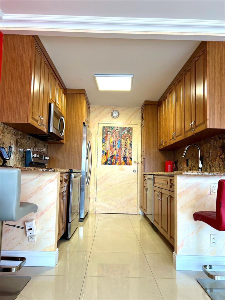 430 Golden Isles Dr #504, Hallandale Beach, Florida image 9