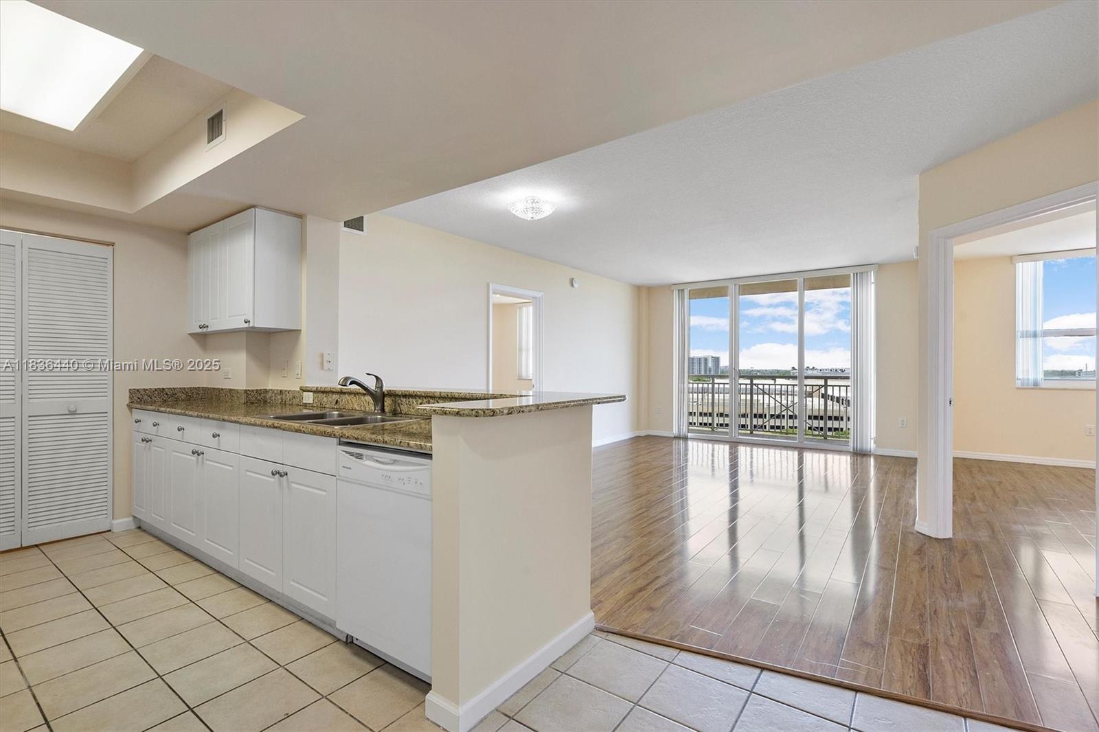 19501 W Country Club Dr #912, Aventura, Florida image 2