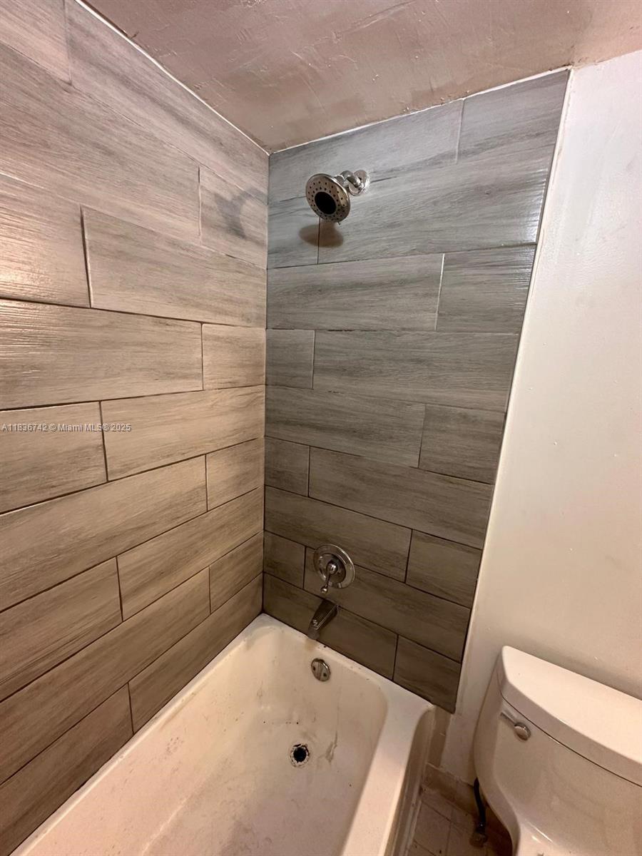 7110 NW 179th St #110, Hialeah, Florida image 14
