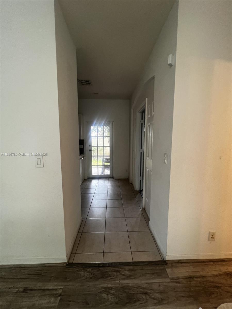Residential, Sunrise, Florida image 10
