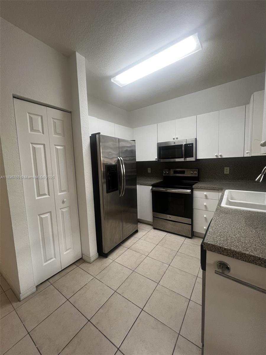 Residential, Sunrise, Florida image 4
