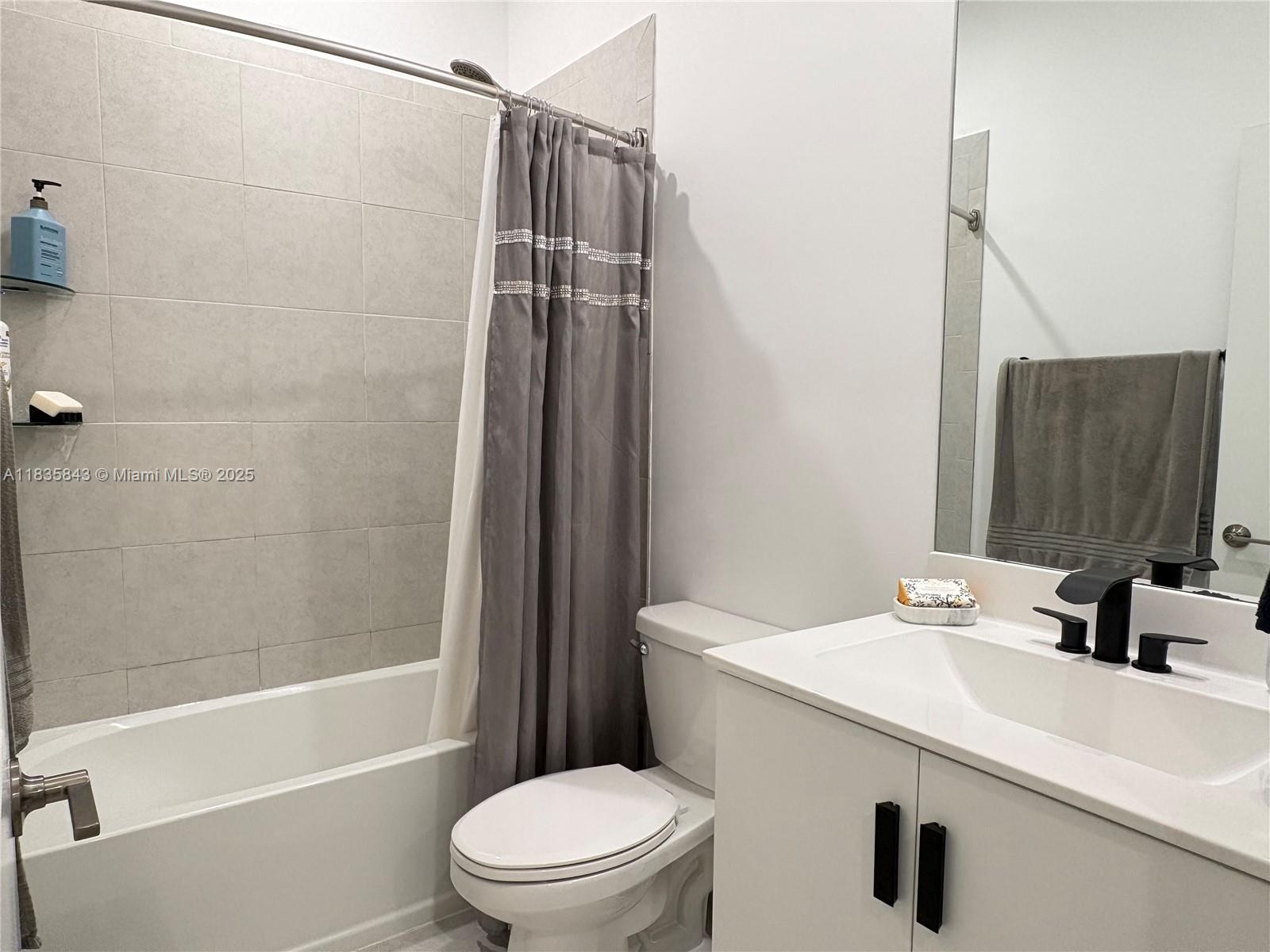 3482 114th Ter, Hialeah, Florida image 20