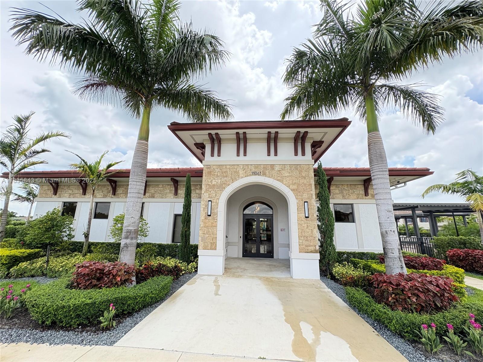 3482 114th Ter, Hialeah, Florida image 36