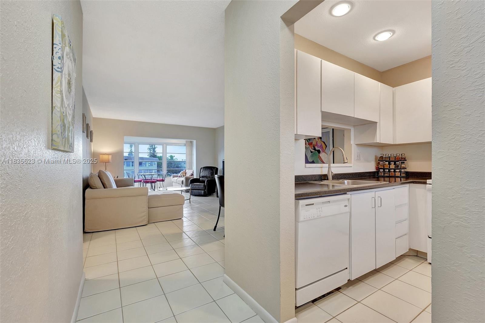 4805 NW 35th St #603, Lauderdale Lakes, Florida image 4