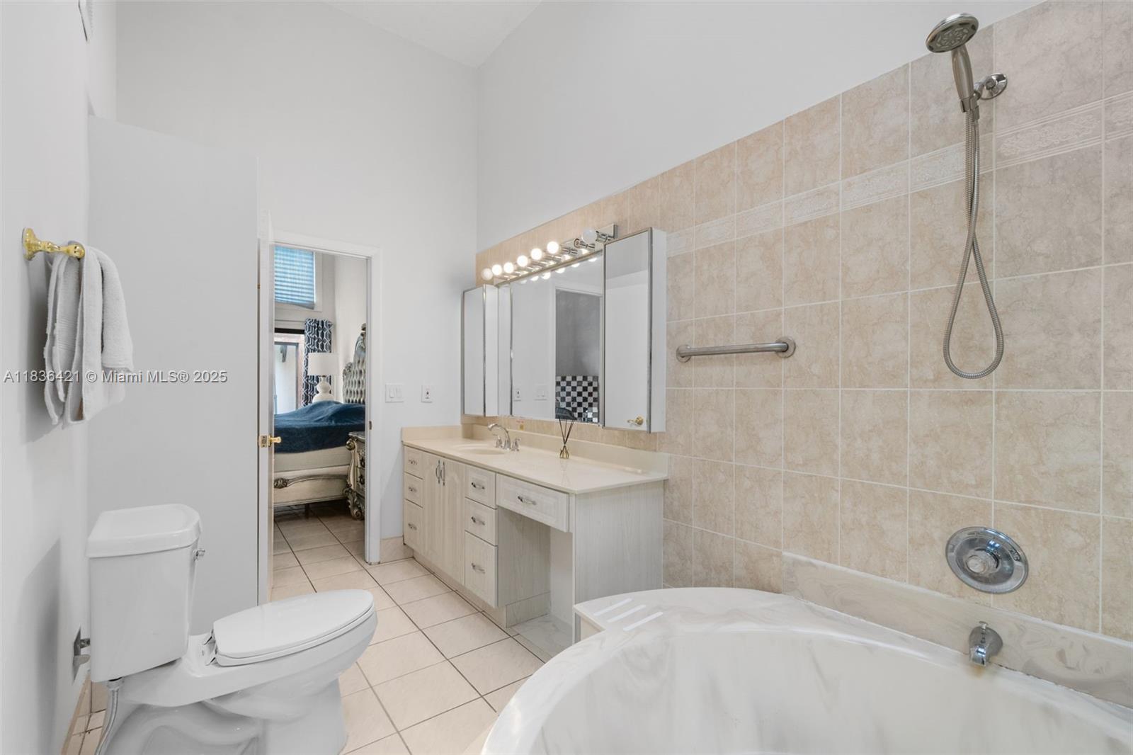 2679 Parkview Dr, Hallandale Beach, Florida image 10