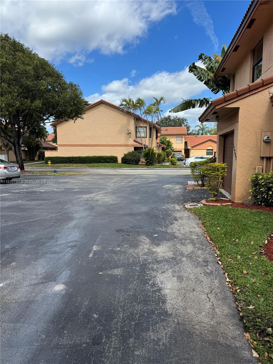 11248 SW 11th St, Pembroke Pines, Florida image 4