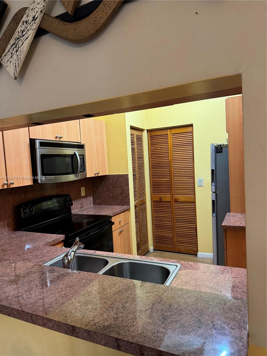 11248 SW 11th St, Pembroke Pines, Florida image 9