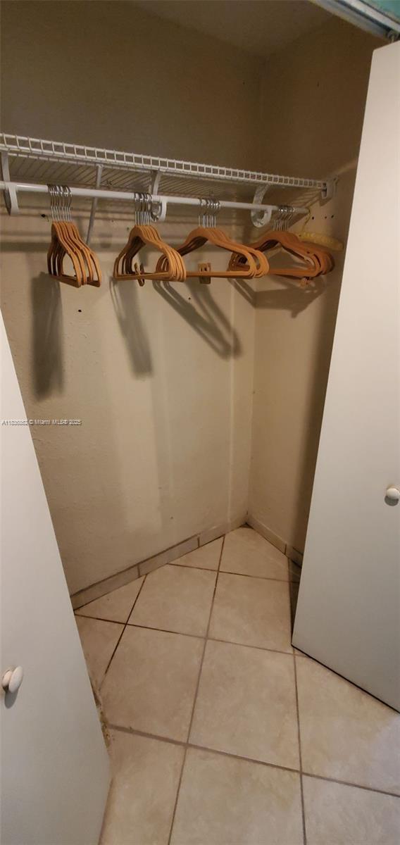 1679 NE 175th St, North Miami Beach, Florida image 11