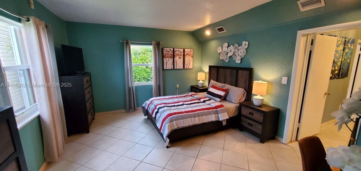 1679 NE 175th St, North Miami Beach, Florida image 15