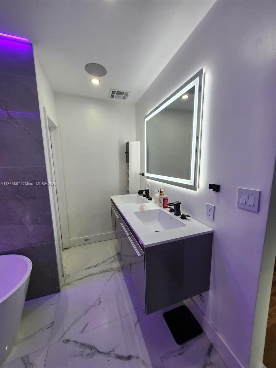 817 NW 17th St, Fort Lauderdale, Florida image 21