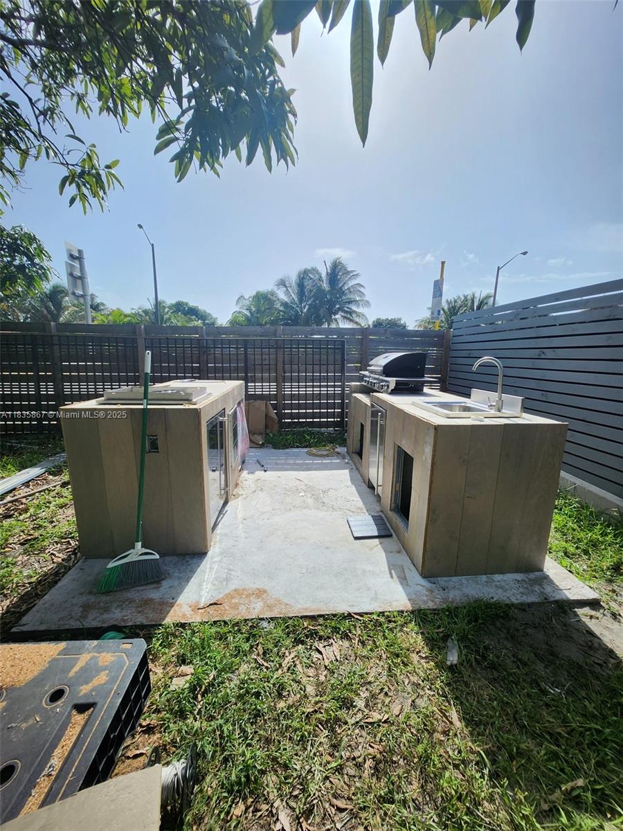 817 NW 17th St, Fort Lauderdale, Florida image 37