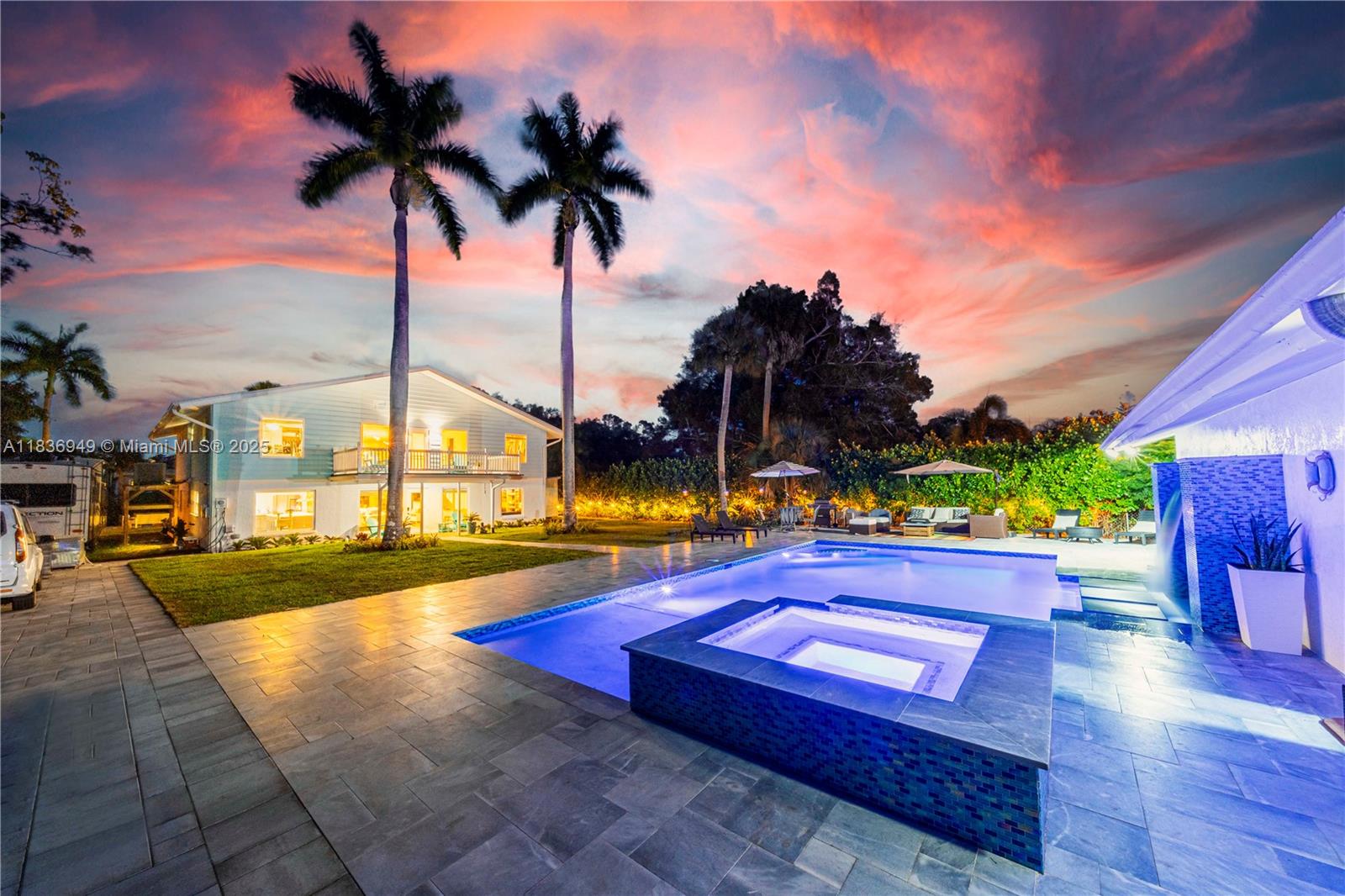 27237 Rio Vista Circle, Bonita Springs, Florida image 2