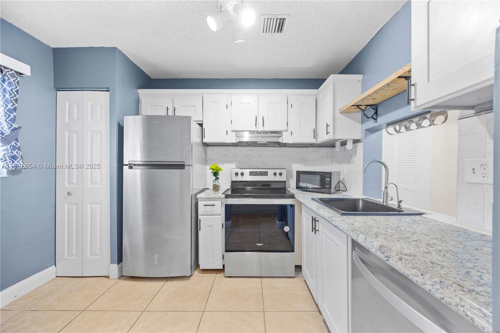 Property photo # 0