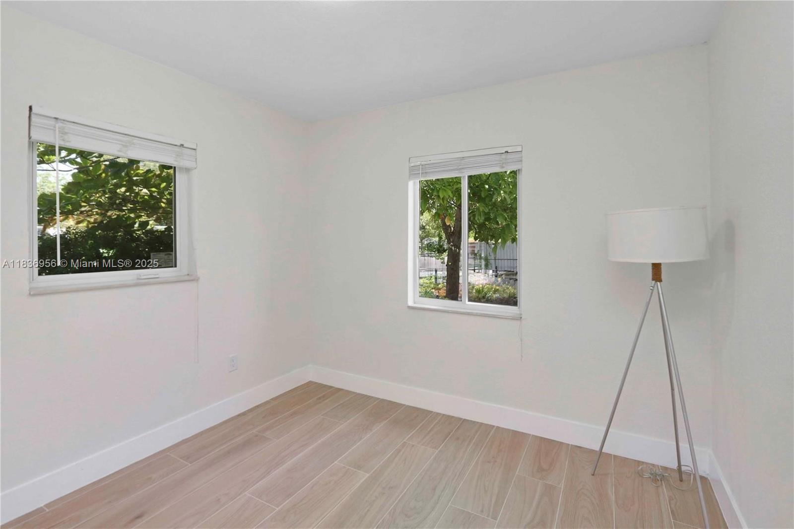 990 NE 159th St, North Miami Beach, Florida image 9
