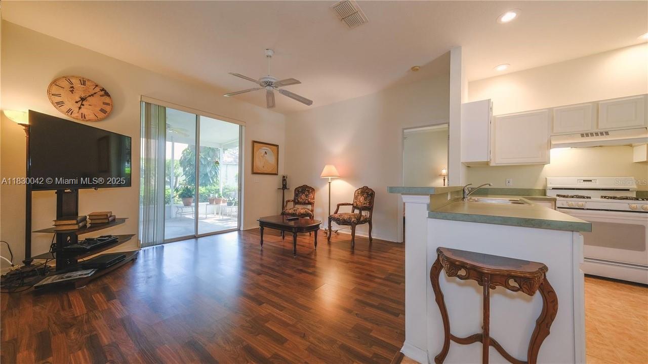 12303 Hollybush Terrace, Bradenton, Florida image 2
