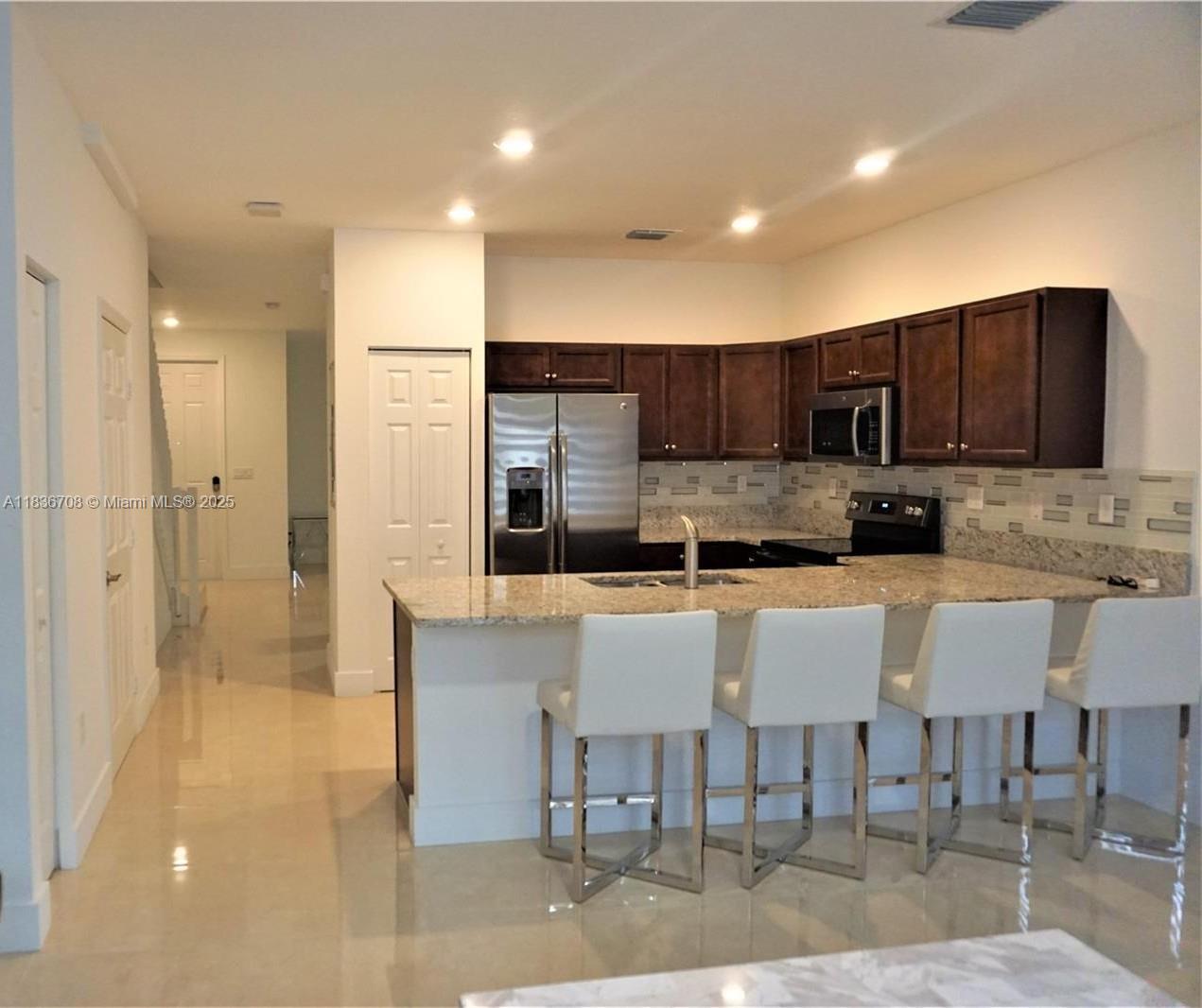 10498 W 33rd Way, Hialeah, Florida image 10