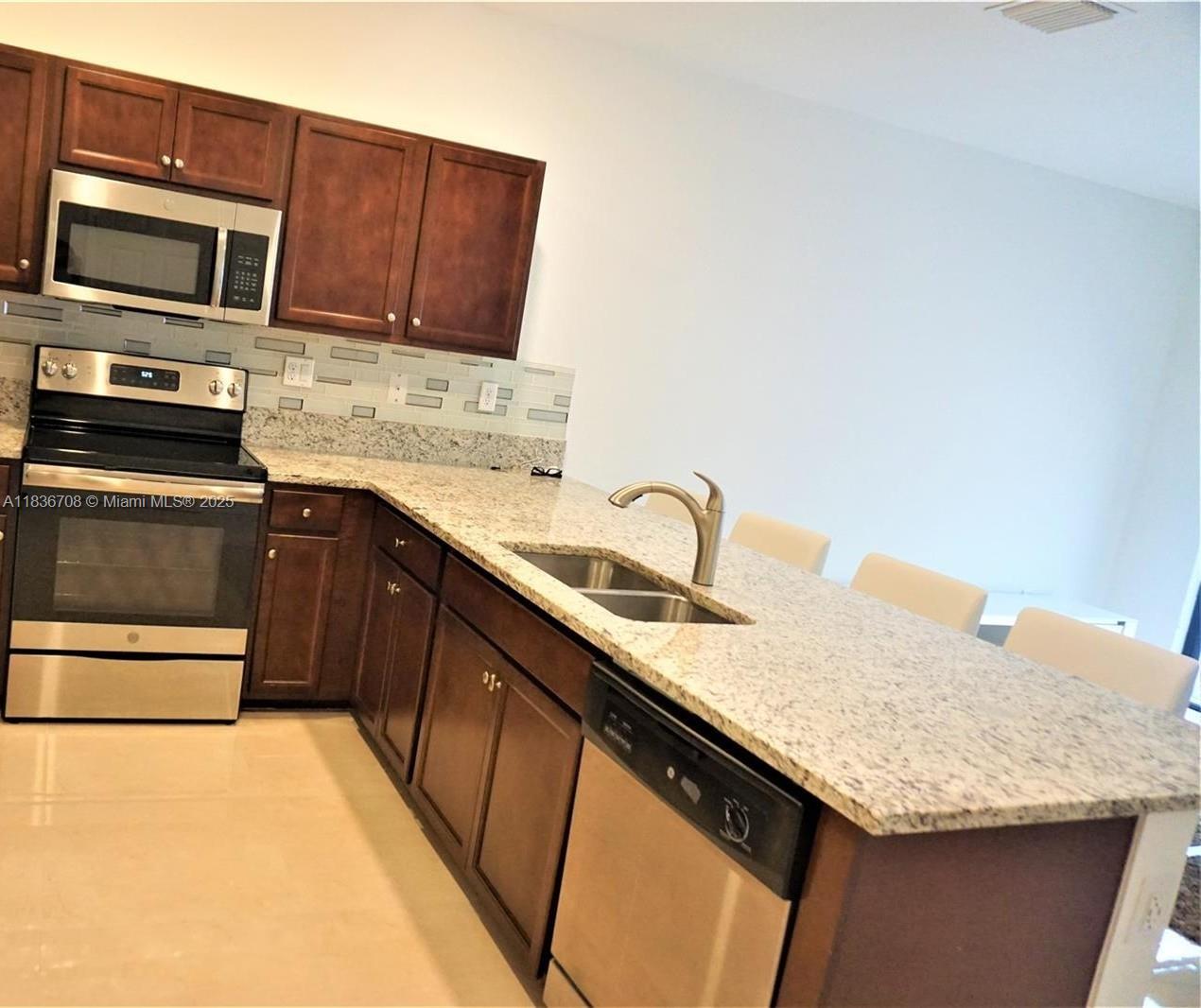 10498 W 33rd Way, Hialeah, Florida image 15