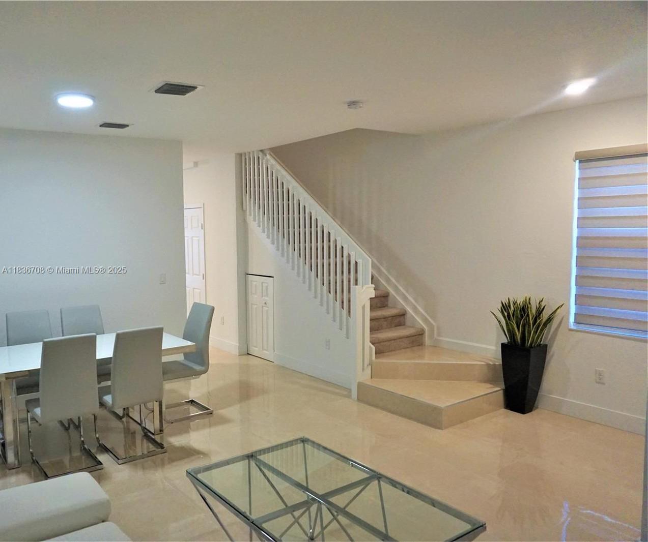10498 W 33rd Way, Hialeah, Florida image 8