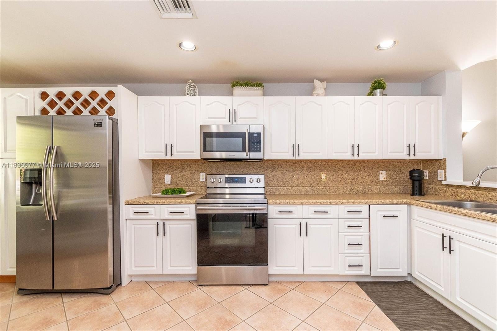 2020 Andromeda Ln, Weston, Florida image 15