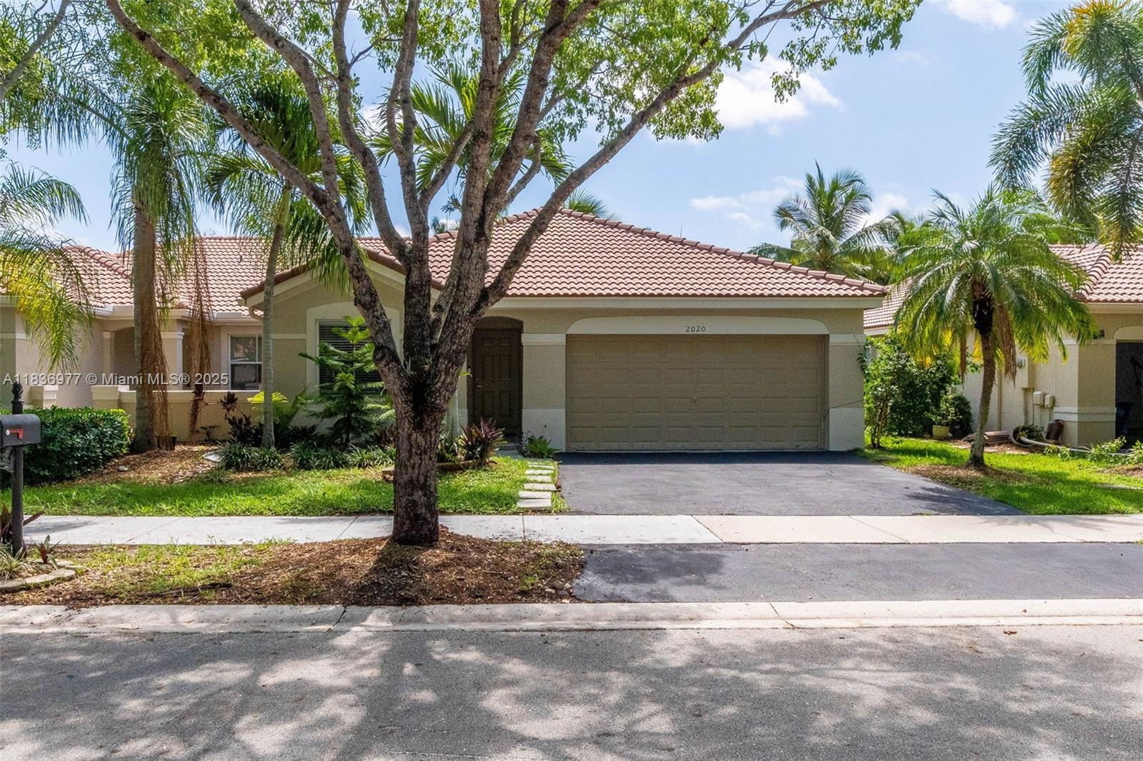 2020 Andromeda Ln, Weston, Florida image 4