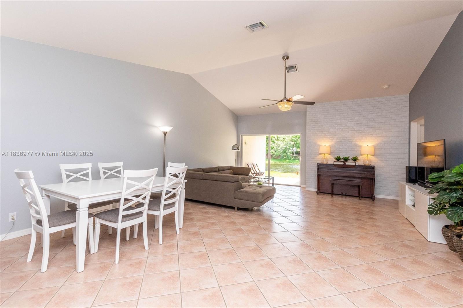 2020 Andromeda Ln, Weston, Florida image 7