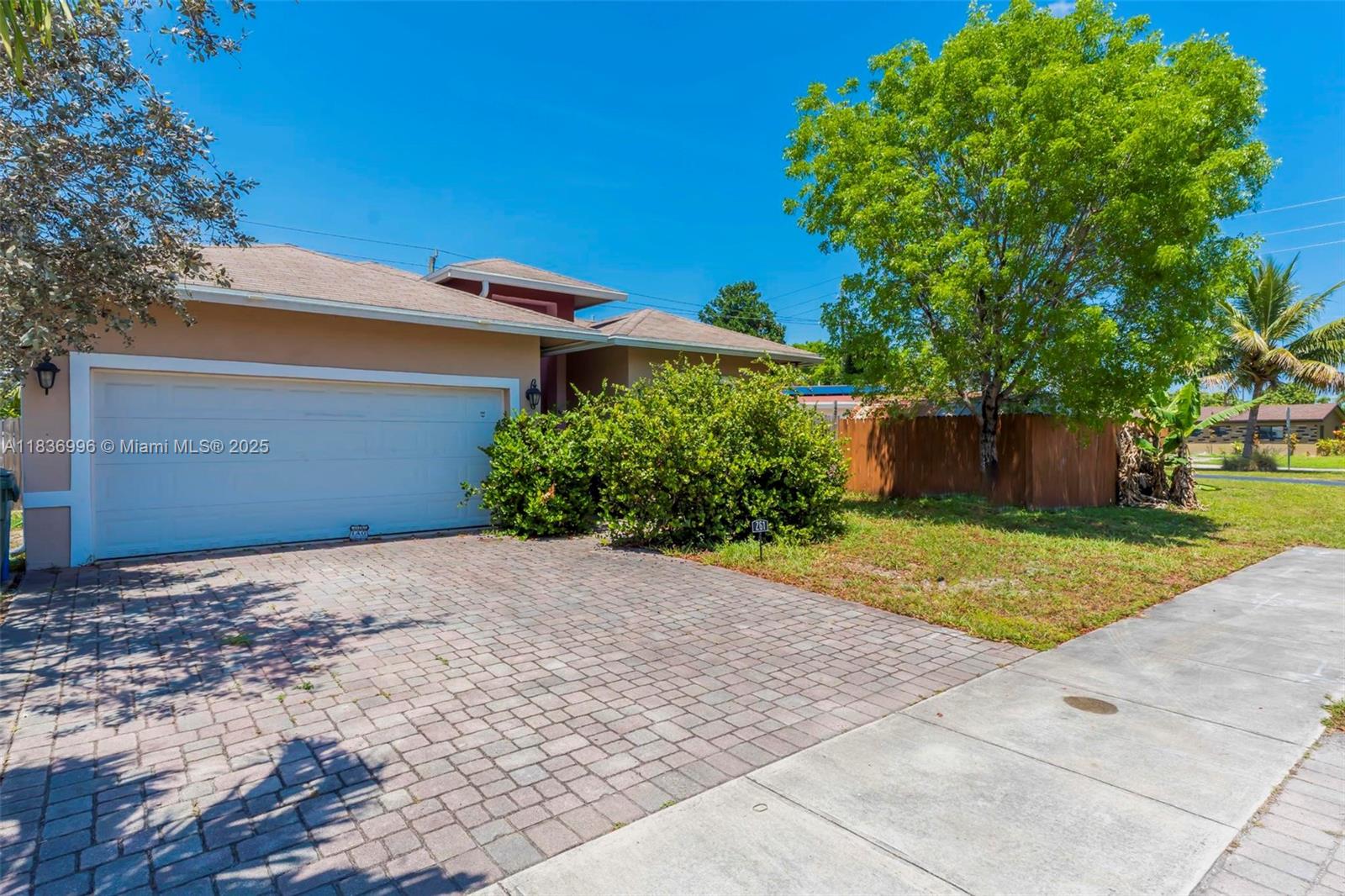 261 NE 41st St, Oakland Park, Florida image 1