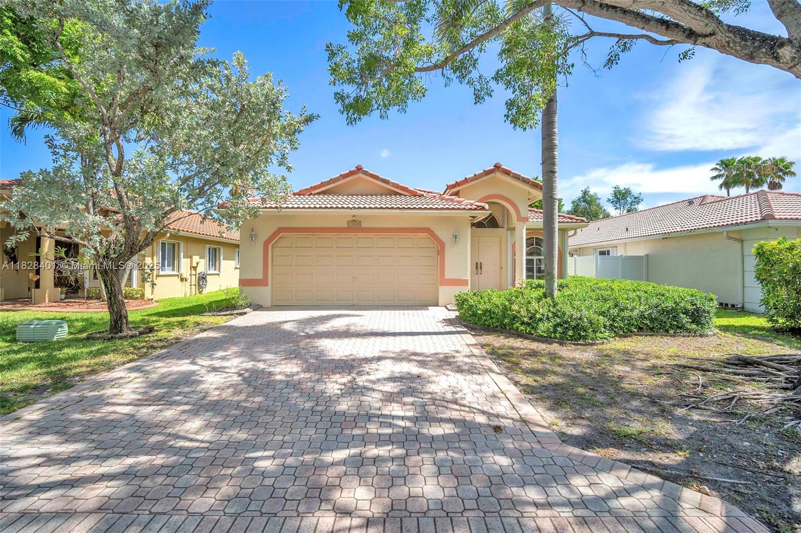 Residential, Plantation, Florida image 2