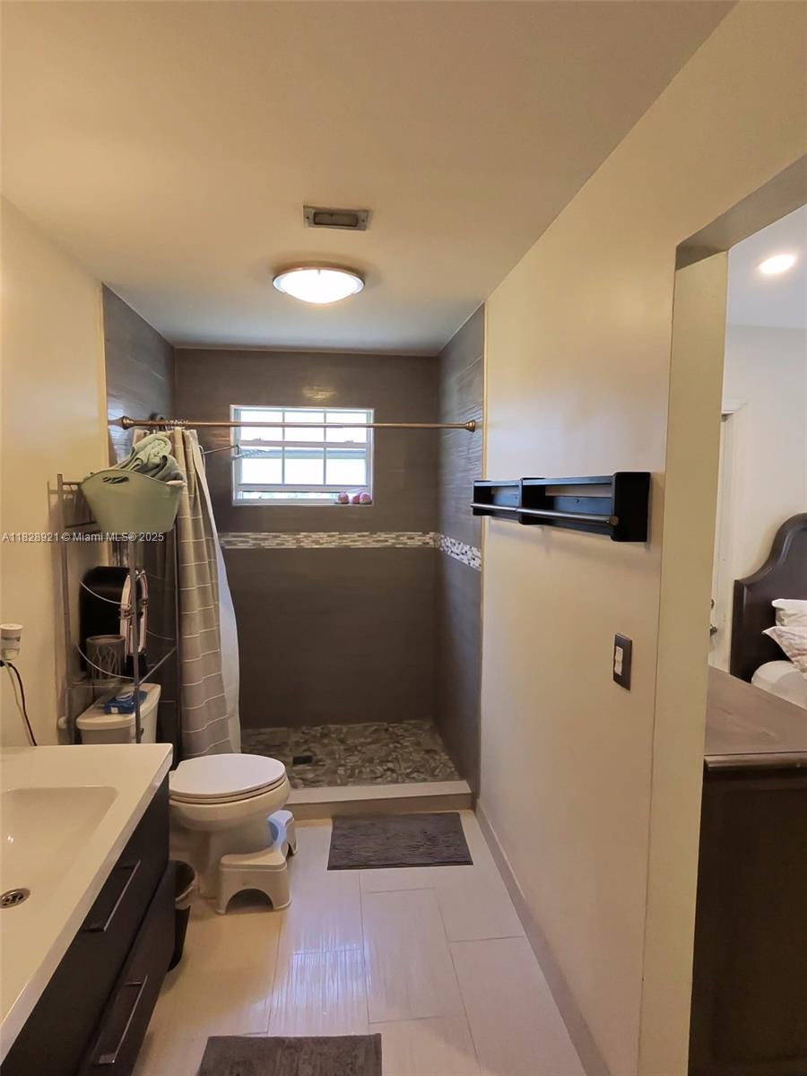 296 Navajo St, Miami Springs, Florida image 27
