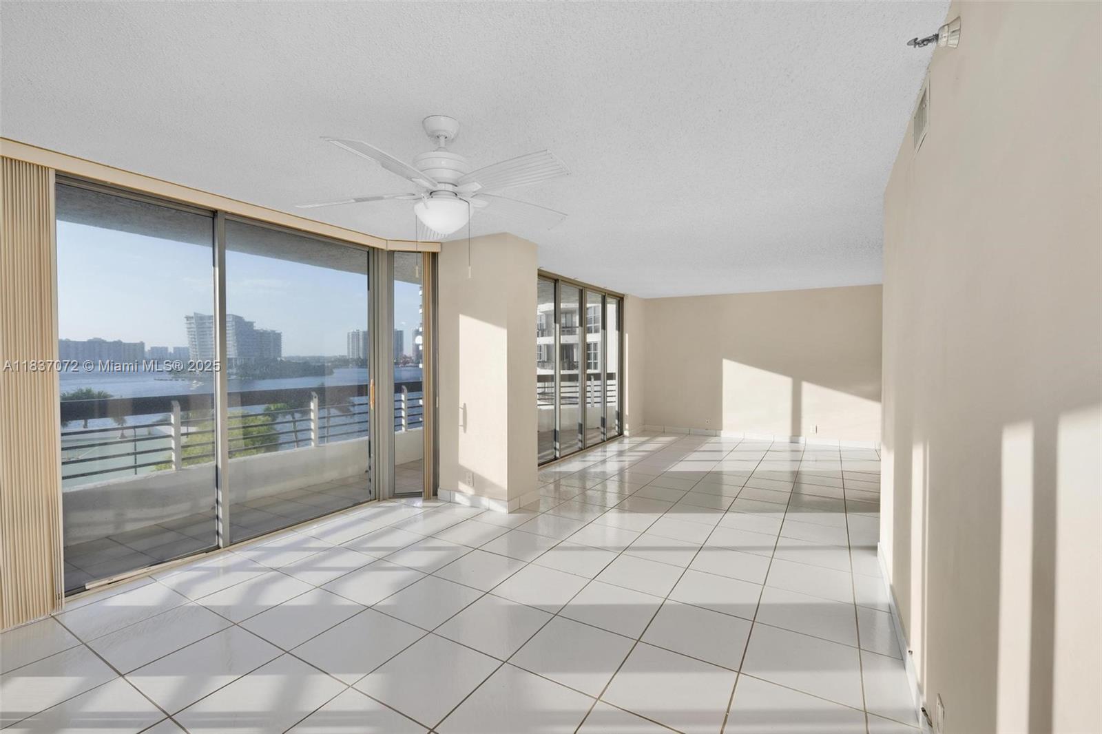3530 Mystic Pointe Dr #710, Aventura, Florida image 16
