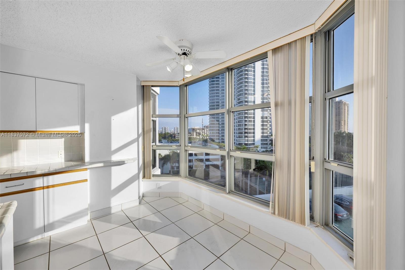 3530 Mystic Pointe Dr #710, Aventura, Florida image 17