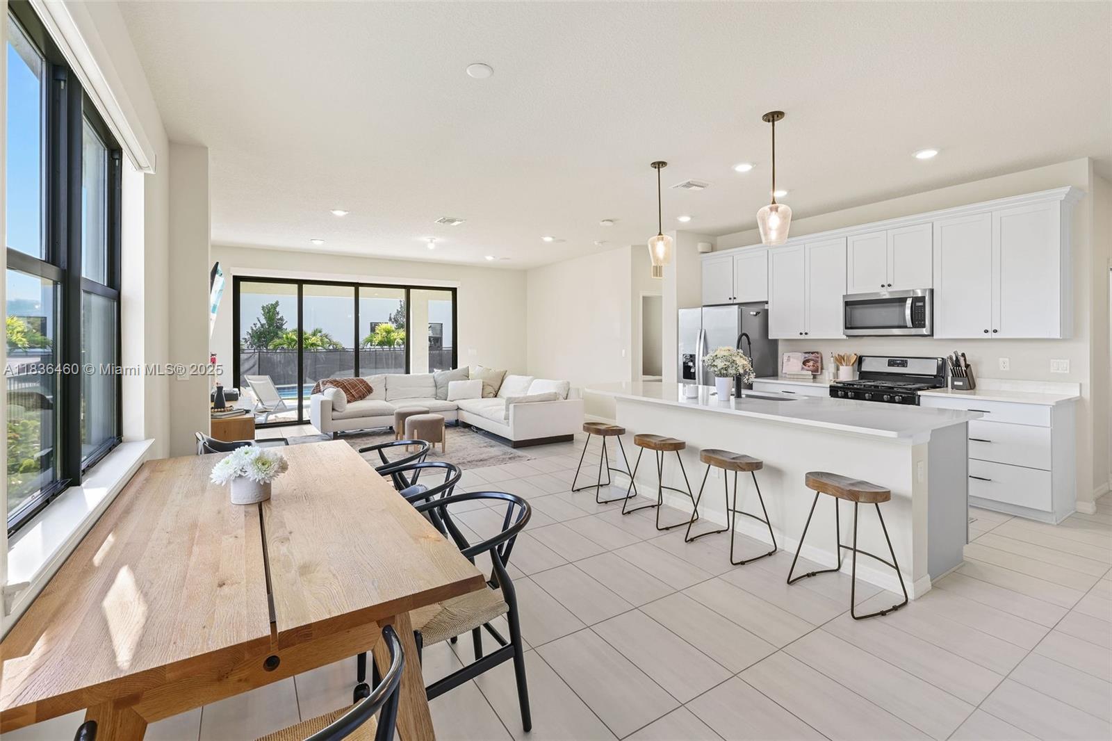 2414 Primrose Pl, Oakland Park, Florida image 6