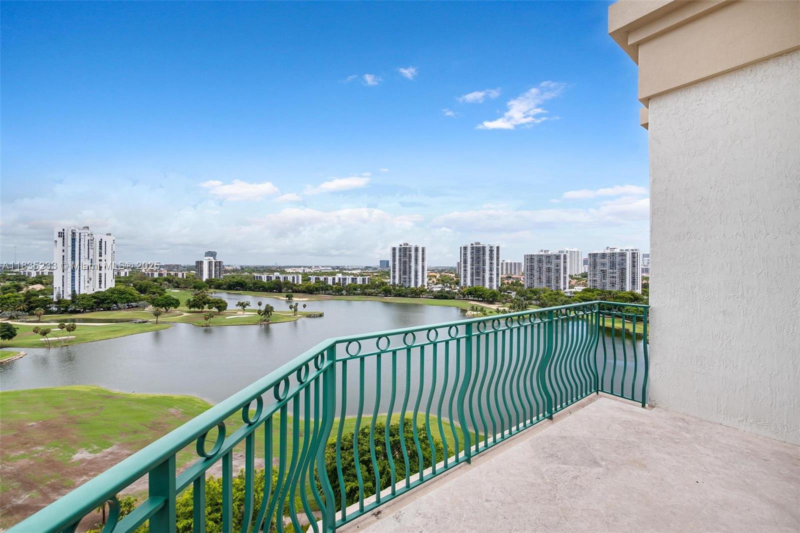 20000 E Country Club Dr #TS02, Aventura, Florida image 37