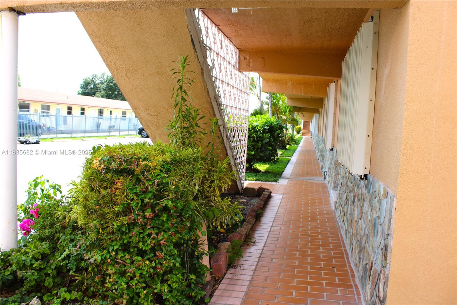 1154 W 35th St #221, Hialeah, Florida image 13
