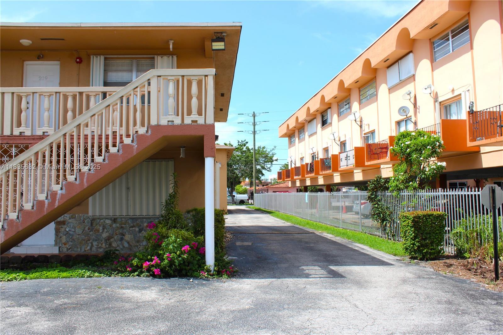 1154 W 35th St #221, Hialeah, Florida image 3