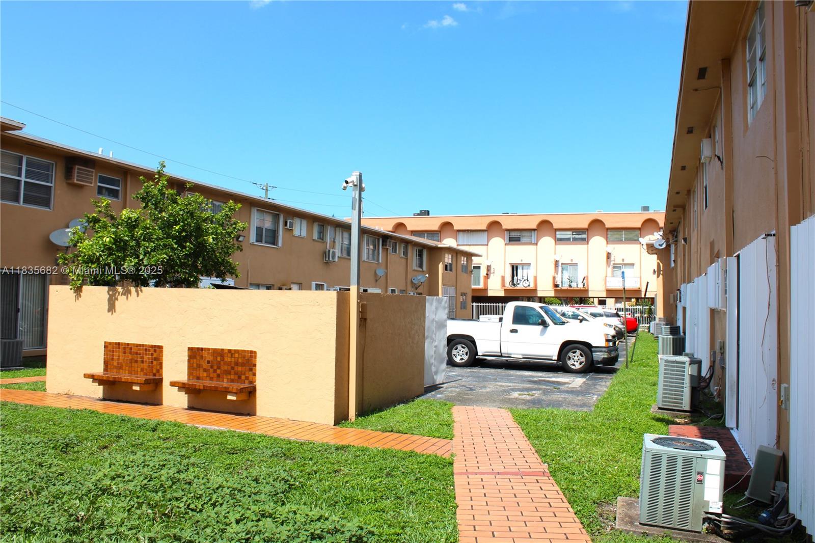 1154 W 35th St #221, Hialeah, Florida image 36